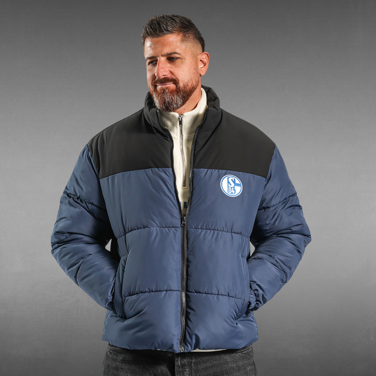 Sascha mit S04 Steppjacke in L