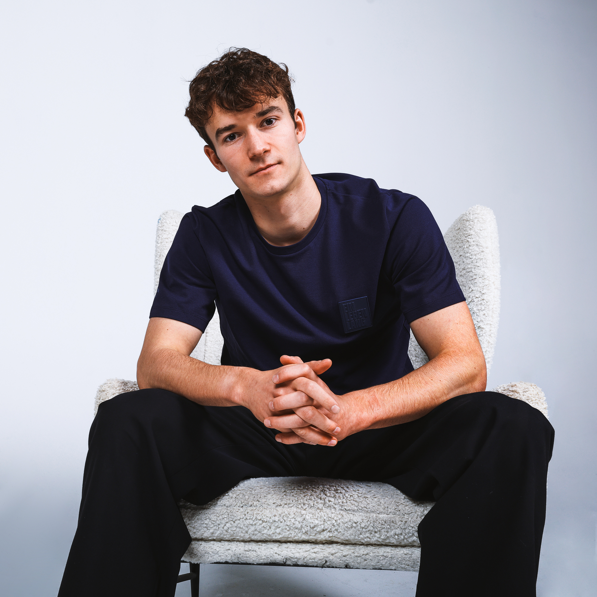 Model Thierry sitzend
